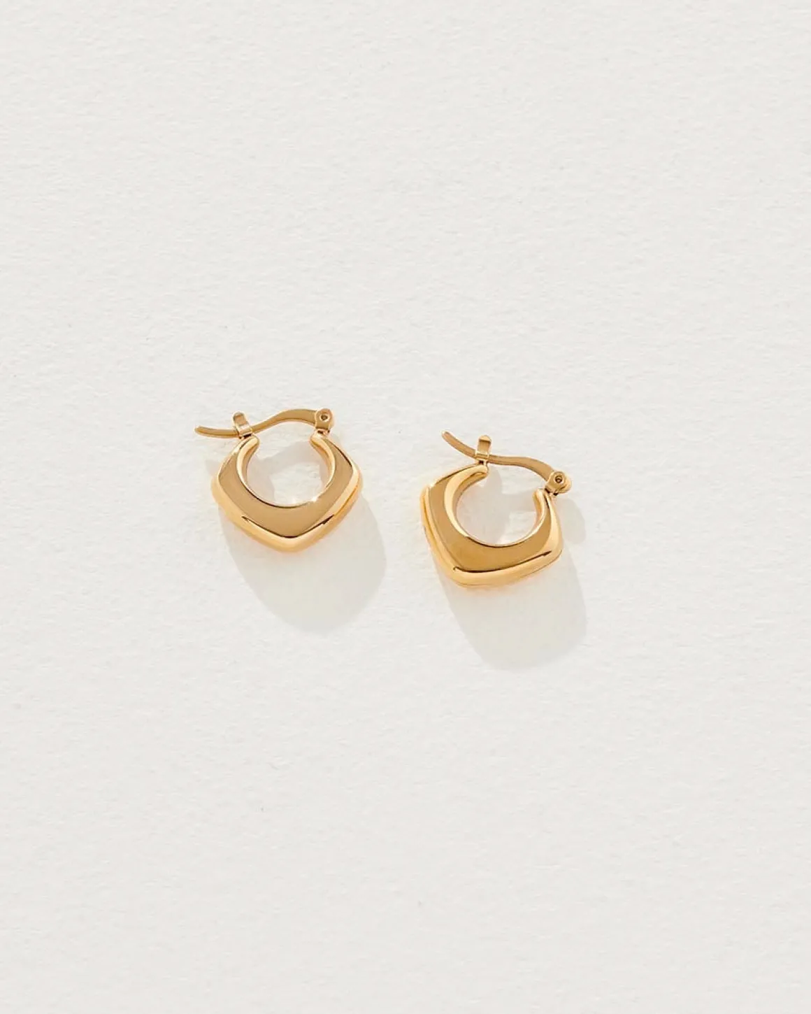Arrow Earrings in Gold