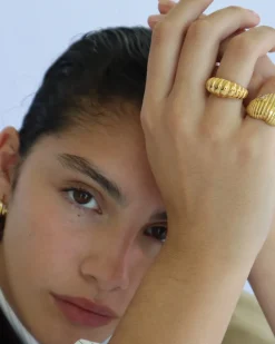 Azura Ring in Gold