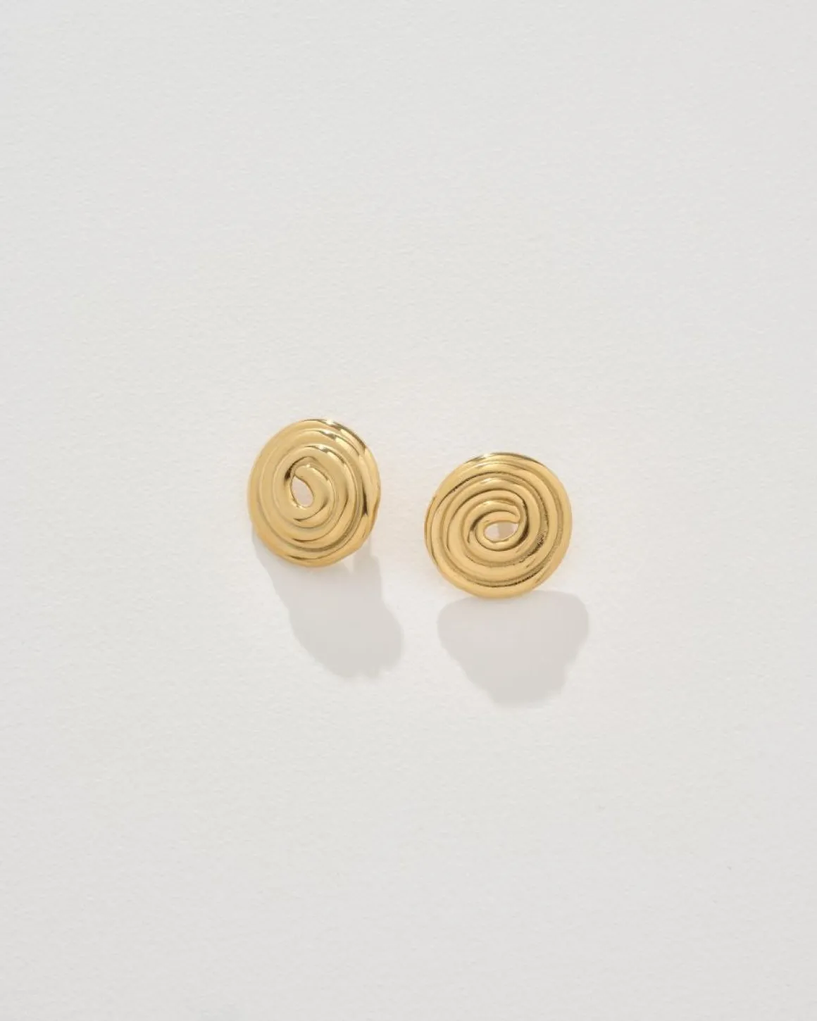 Scarlet Earrings in Gold